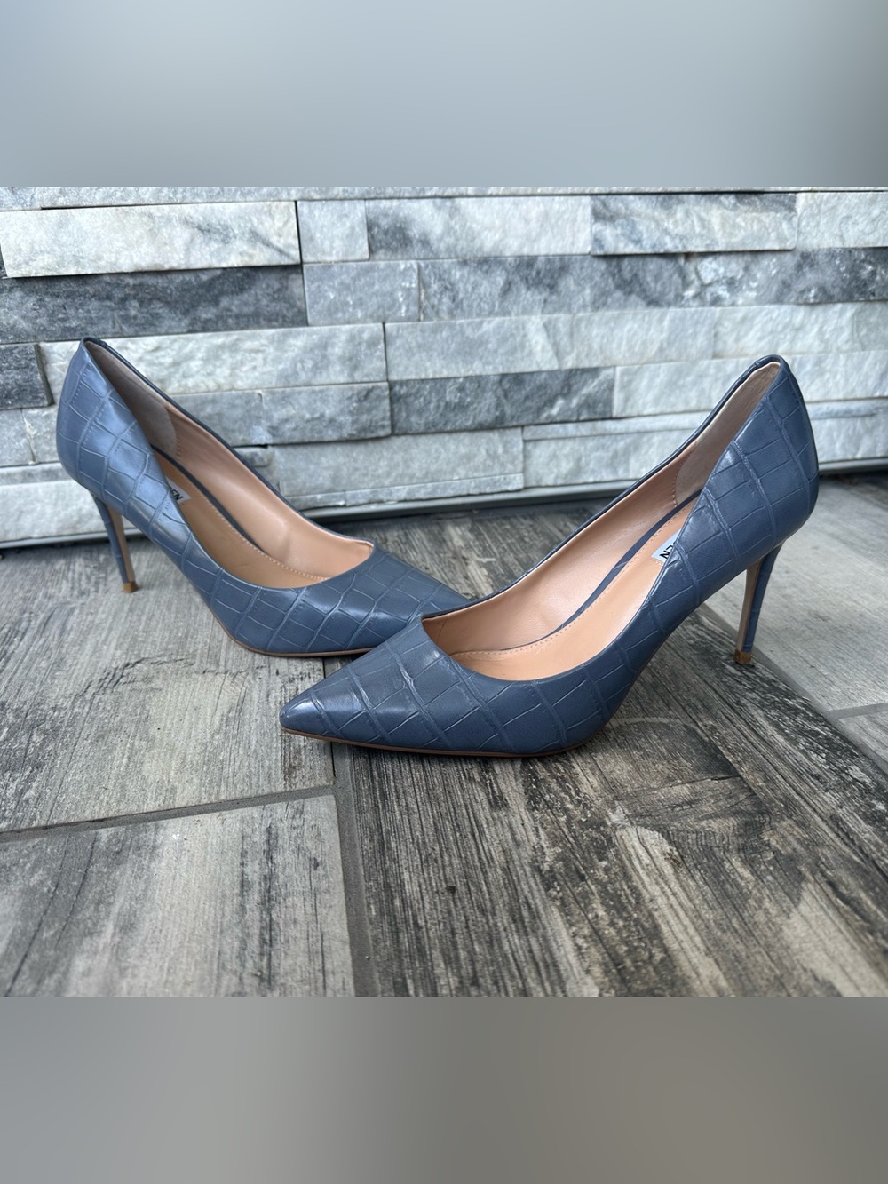 Steve Madden Luiza Croc-Embossed Pointed Toe Pumps in Blue Size 9M